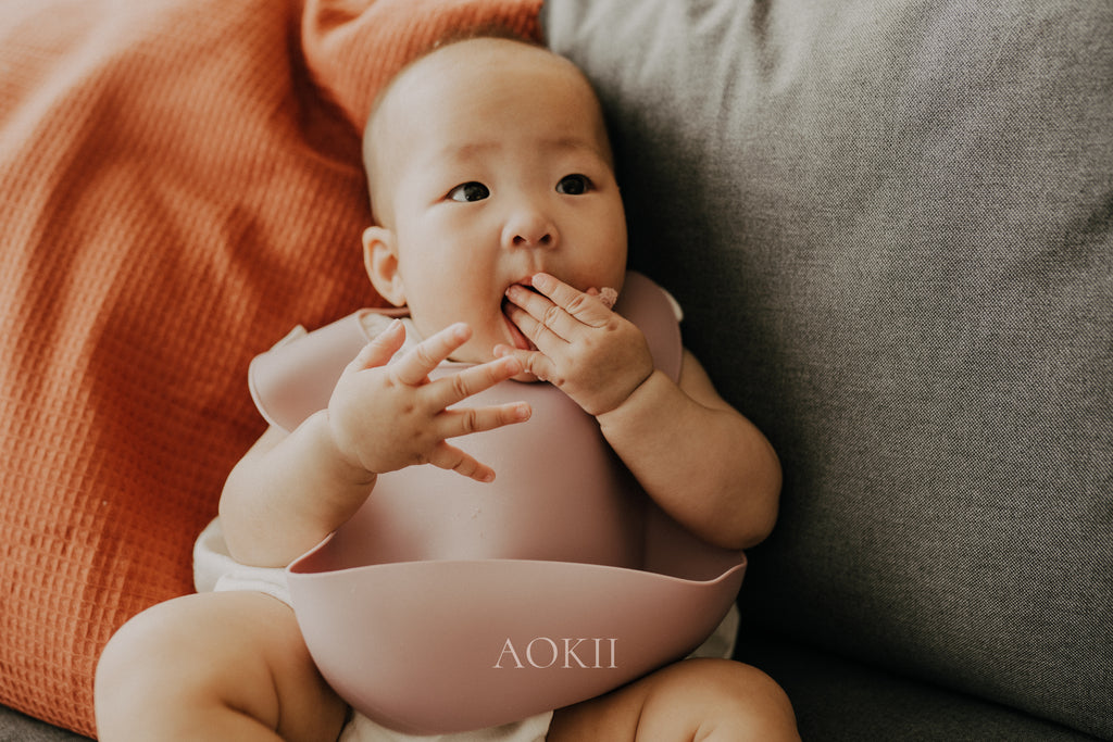 Food-grade silicone baby feeding bib, BPA-free and PVC-free